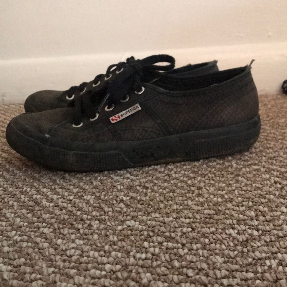 All black Supergas